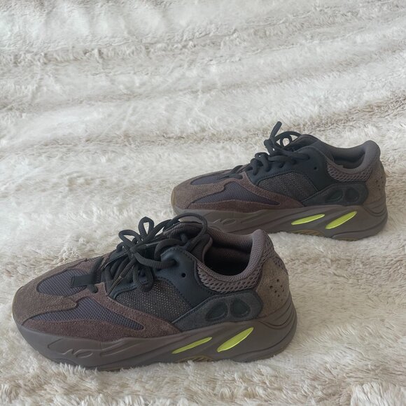 adidas Yeezy Boost 700 Mauve sneaker men's 7 is available for purchase on  au PAY Market - Imported Goods Online Store Co.Ltd. | au PAY Market -  Online Shopping Site